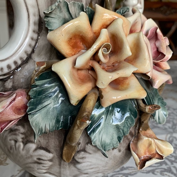 SALE! Italian Capodimonte Vase - Picture 13 of 13